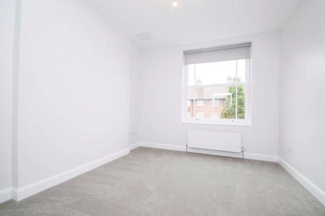  Image of 1 bedroom Flat to rent in Park Road Kingston upon Thames KT2 at Park Road, Kingston Upon Thames KT2