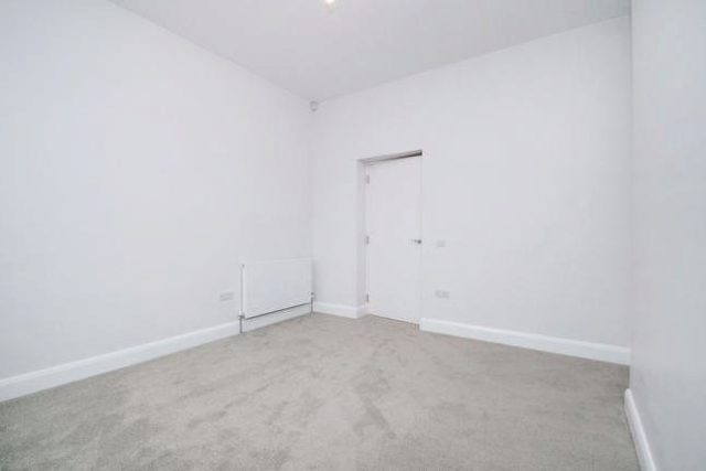  Image of 1 bedroom Flat to rent in Park Road Kingston upon Thames KT2 at Park Road, Kingston Upon Thames KT2