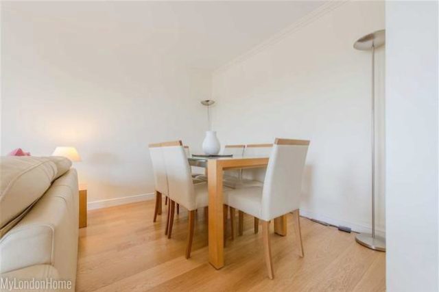  Image of 1 bedroom Flat to rent in Nine Elms Lane London SW8 at Riverside Court, Nine Elms Lane, Vauxhall, London SW8