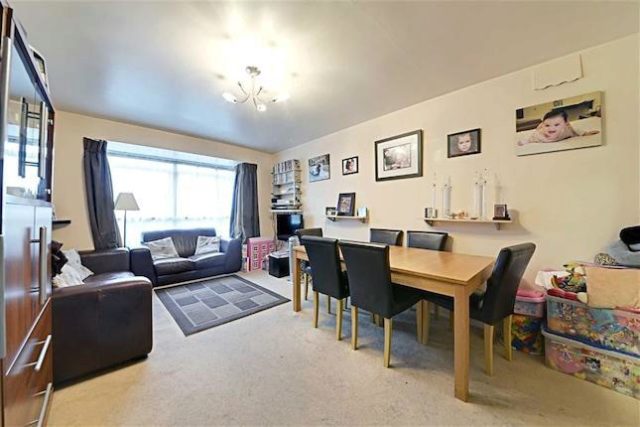  Image of 2 bedroom Flat for sale in Brampton Grove London NW4 at Brampton Grove, Hendon, London NW4