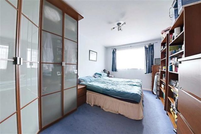  Image of 2 bedroom Flat for sale in Brampton Grove London NW4 at Brampton Grove, Hendon, London NW4