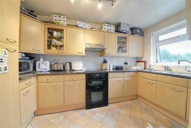  Image of 2 bedroom Flat for sale in Brampton Grove London NW4 at Brampton Grove, Hendon, London NW4