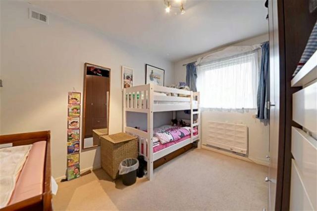 Image of 2 bedroom Flat for sale in Brampton Grove London NW4 at Brampton Grove, Hendon, London NW4