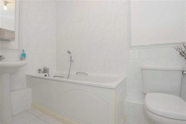 Image of 2 bedroom Flat to rent in St. George Wharf London SW8 at Drake House, St George Wharf, Vauxhall, London SW8