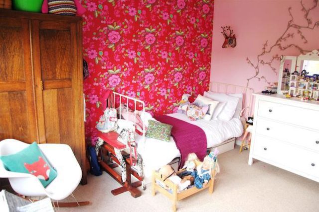  Image of 3 bedroom Detached house for sale in Devon Road Swindon SN2 at Devon Road, Swindon SN2