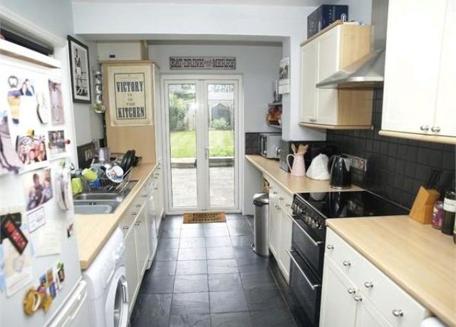  Image of 2 bedroom Cottage for sale in Chessington Road Ewell Epsom KT19 at Chessington Road, West Ewell, Epsom KT19