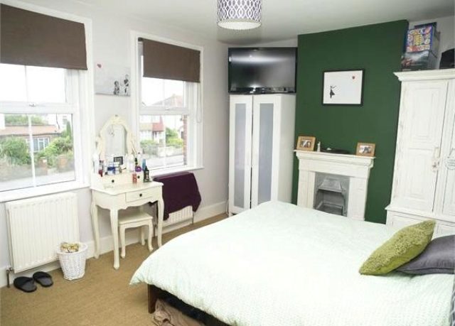  Image of 2 bedroom Cottage for sale in Chessington Road Ewell Epsom KT19 at Chessington Road, West Ewell, Epsom KT19