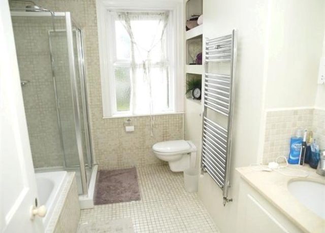  Image of 2 bedroom Cottage for sale in Chessington Road Ewell Epsom KT19 at Chessington Road, West Ewell, Epsom KT19
