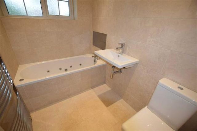  Image of 2 bedroom Flat for sale in Engel Park London NW7 at Engel Park, Mill Hill, London NW7