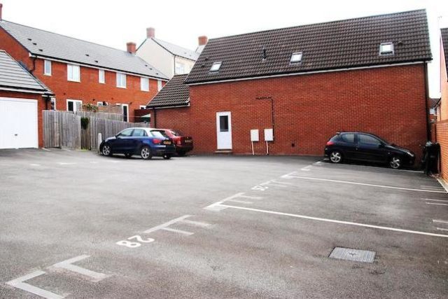  Image of 3 bedroom Terraced house for sale in Cloatley Crescent Wootton Bassett Swindon SN4 at Cloatley Crescent, Royal Wootton Bassett, Swindon SN4