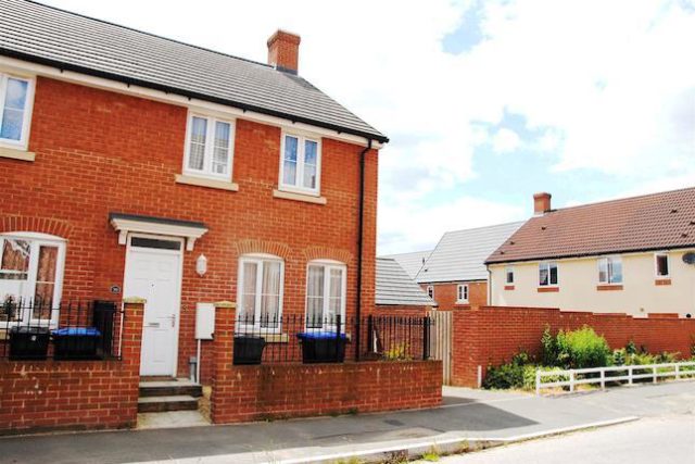  Image of 3 bedroom Terraced house for sale in Cloatley Crescent Wootton Bassett Swindon SN4 at Cloatley Crescent, Royal Wootton Bassett, Swindon SN4