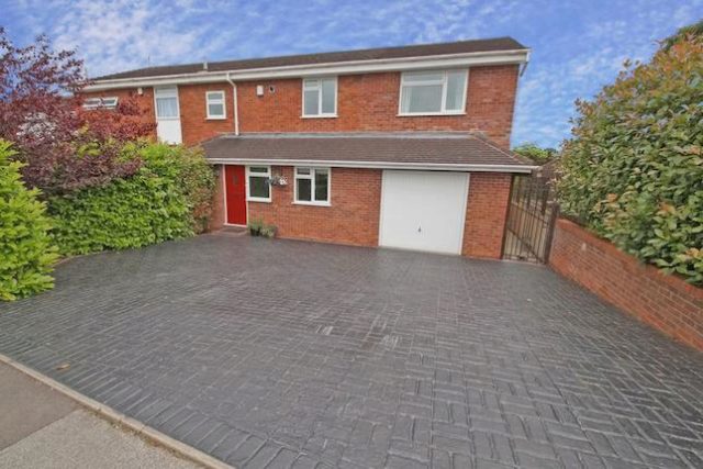  Image of 4 bedroom Terraced house for sale in Pennine Road Bromsgrove B61 at Pennine Road, Bromsgrove B61