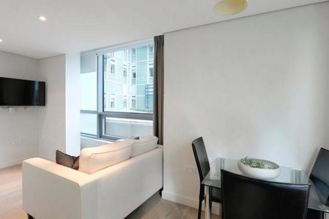  Image of 3 bedroom Flat to rent in Merchant Square East London W2 at Merchant Square East, London W2