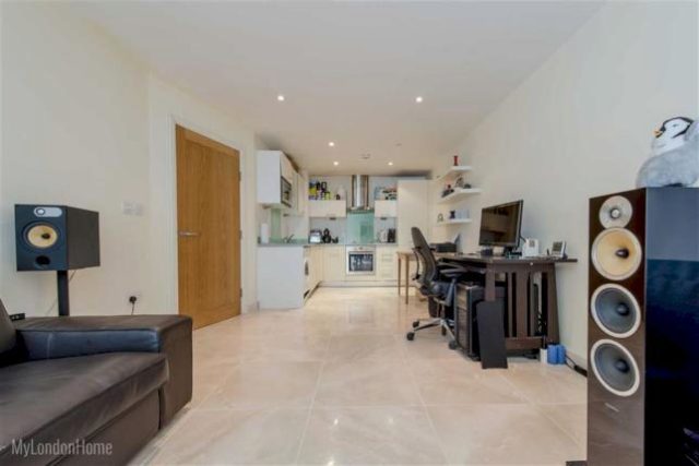  Image of 1 bedroom Flat to rent in Albert Embankment London SE1 at 9 Albert Embankment, Vauxhall, London SE1