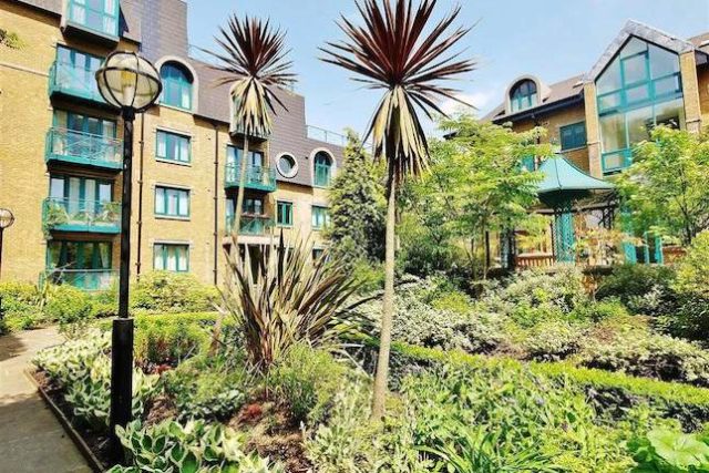 Image of 2 bedroom Flat to rent in Westminster Bridge Road London SE1 at Walpole House, Westminster Square, London SE1