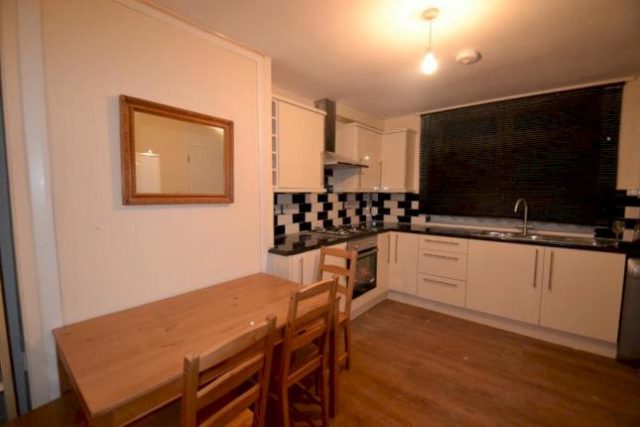  Image of 3 bedroom Flat to rent in Glengarnock Avenue London E14 at Glengarnock Avenue, Docklands E14