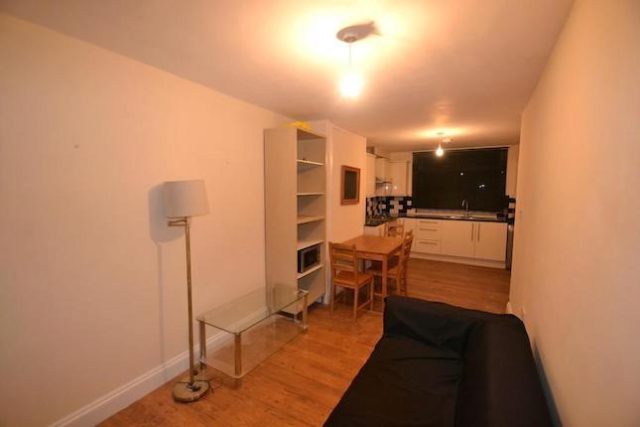  Image of 3 bedroom Flat to rent in Glengarnock Avenue London E14 at Glengarnock Avenue, Docklands E14