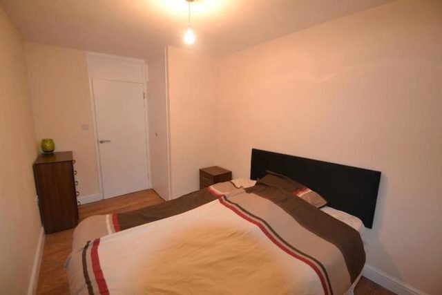  Image of 3 bedroom Flat to rent in Glengarnock Avenue London E14 at Glengarnock Avenue, Docklands E14