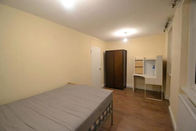  Image of 3 bedroom Flat to rent in Glengarnock Avenue London E14 at Glengarnock Avenue, Docklands E14