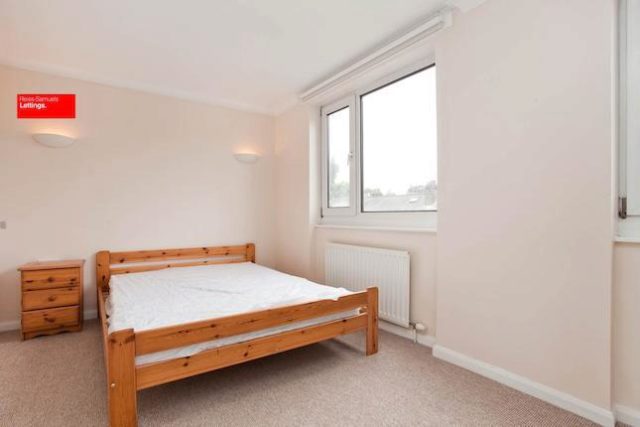  Image of 3 bedroom Flat to rent in Seyssel Street London E14 at Seysel Street, Isle Of Dogs E14