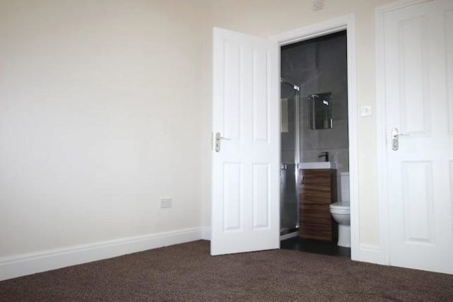  Image of 5 bedroom Semi-Detached house to rent in Pinner Road North Harrow Harrow HA1 at Pinner Road, North Harrow, Harrow HA1
