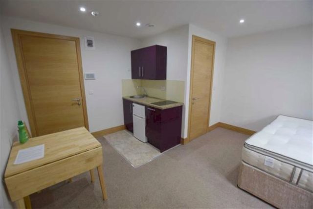  Image of Studio flat to rent in Sunny Place London NW4 at Sunny Place, Hendon, London NW4