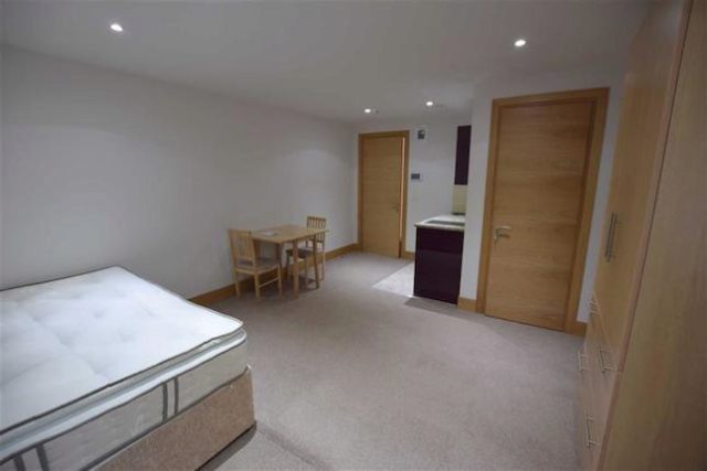  Image of Studio flat to rent in Sunny Place London NW4 at Sunny Place, Hendon, London NW4