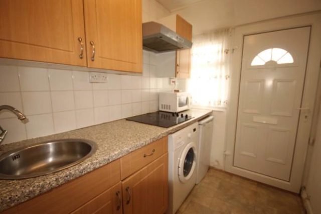  Image of Studio flat to rent in Falcon Way Kenton Harrow HA3 at Falcon Way, Harrow HA3