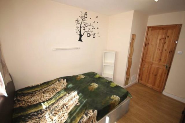  Image of Studio flat to rent in Falcon Way Kenton Harrow HA3 at Falcon Way, Harrow HA3