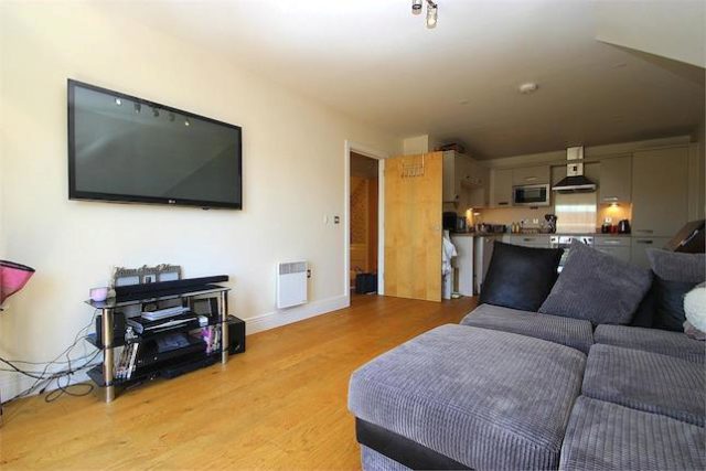  Image of 1 bedroom Flat for sale in The Broadway Farnham Common Slough SL2 at The Broadway, Farnham Common, Buckinghamshire SL2