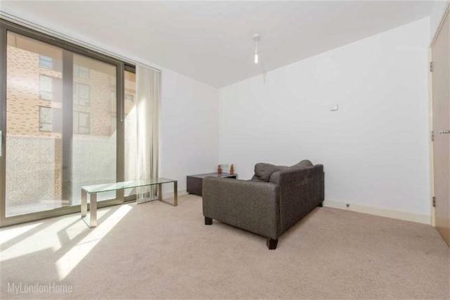  Image of 1 bedroom Flat to rent in Nelson Walk London E3 at 17 Nelson Walk, Bow, London E3
