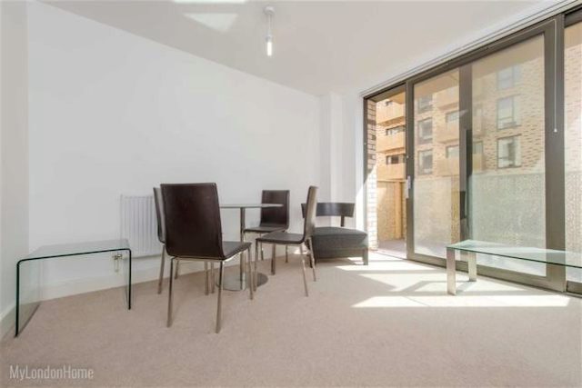  Image of 1 bedroom Flat to rent in Nelson Walk London E3 at 17 Nelson Walk, Bow, London E3