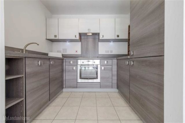  Image of 1 bedroom Flat to rent in Nelson Walk London E3 at 17 Nelson Walk, Bow, London E3