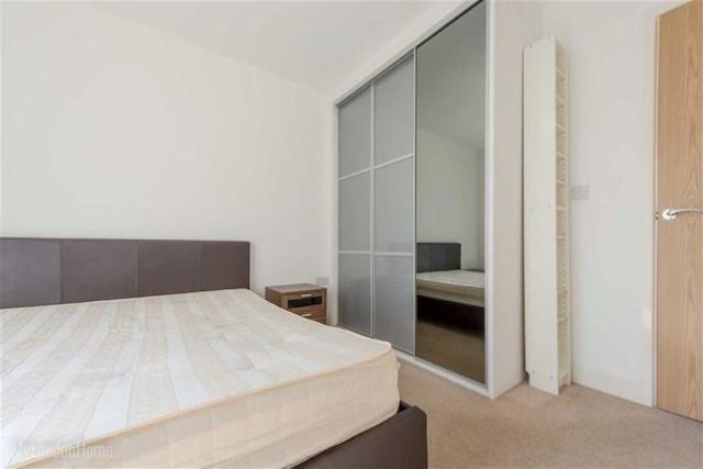  Image of 1 bedroom Flat to rent in Nelson Walk London E3 at 17 Nelson Walk, Bow, London E3