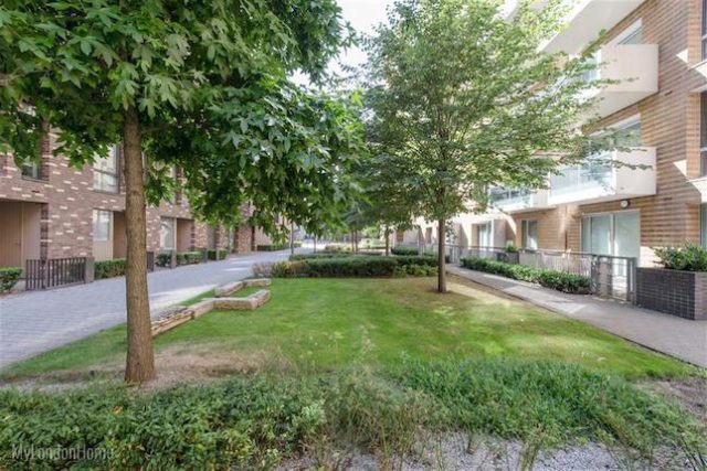  Image of 1 bedroom Flat to rent in Nelson Walk London E3 at 17 Nelson Walk, Bow, London E3