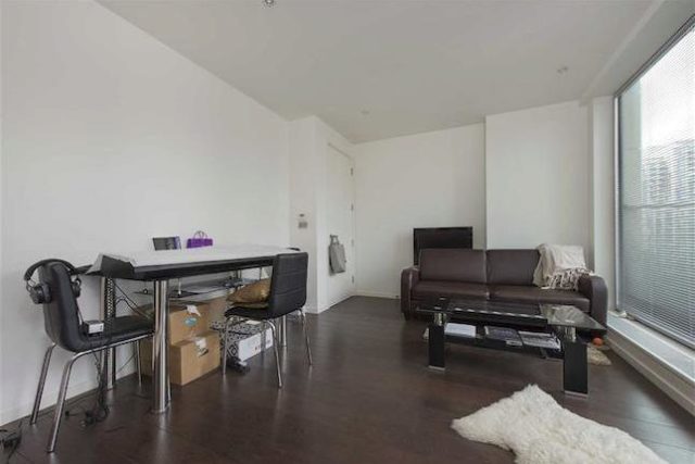  Image of 1 bedroom Flat to rent in Baltimore Wharf London E14 at Baltimore Wharf, Canary Wharf, London E14