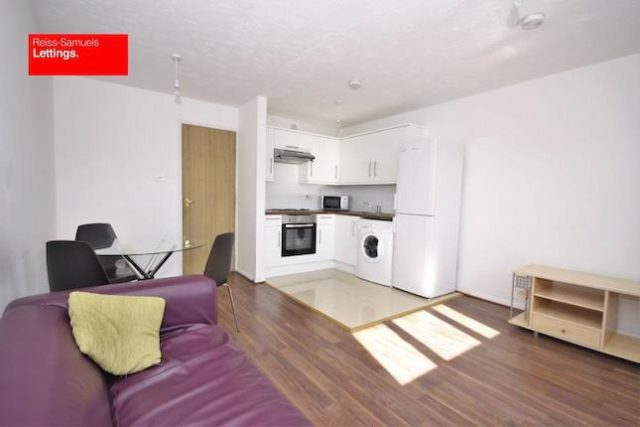  Image of 1 bedroom Flat to rent in Ambassador Square London E14 at Ambassador Square, London E14, Isle Of Dogs, Canary Wharf, Docklands,