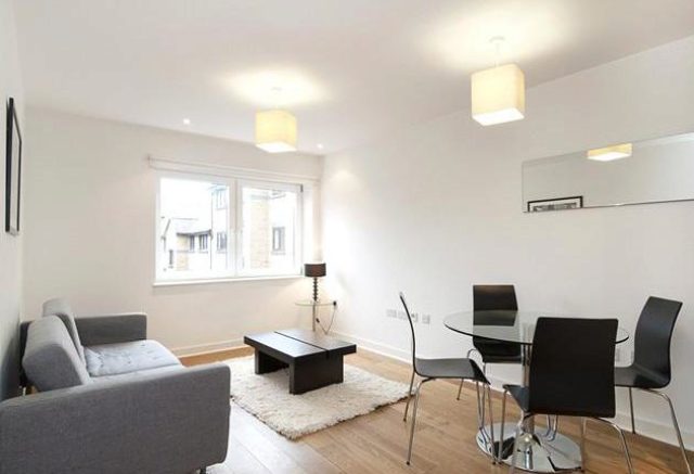  Image of 1 bedroom Flat to rent in Ambassador Square London E14 at Ambassador Square, Docklands E14, Canary Wharf, Isle Of Dogs,
