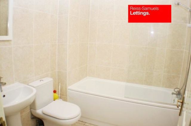  Image of 1 bedroom Flat to rent in Ambassador Square London E14 at Ambassador Square, Docklands E14, Canary Wharf, Isle Of Dogs,