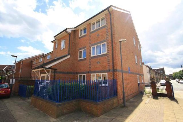  Image of 1 bedroom Flat to rent in Ambassador Square London E14 at Ambassador Square, Docklands E14, Canary Wharf, Isle Of Dogs,