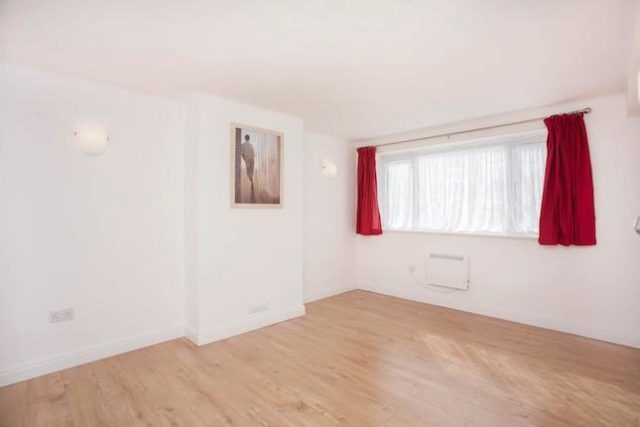  Image of 2 bedroom Flat to rent in Lee High Road London SE13 at Lee High Road, London SE13