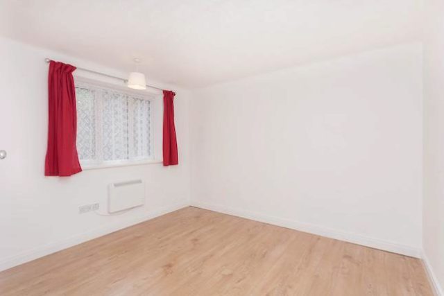  Image of 2 bedroom Flat to rent in Lee High Road London SE13 at Lee High Road, London SE13