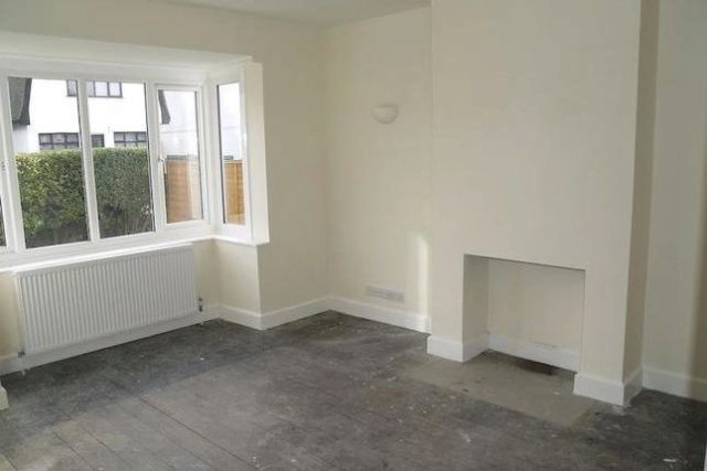  Image of 3 bedroom Detached house to rent in Belfield Road Ewell Epsom KT19 at Belfield Road, West Ewell, Epsom KT19