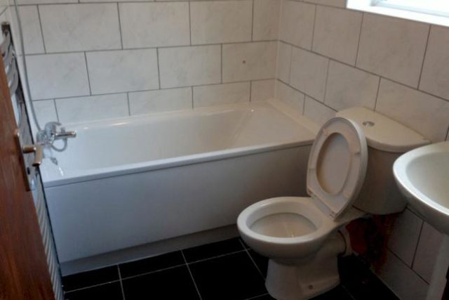  Image of 3 bedroom Flat to rent in High Road Chadwell Heath Romford RM6 at High Road, Chadwell Heath RM6