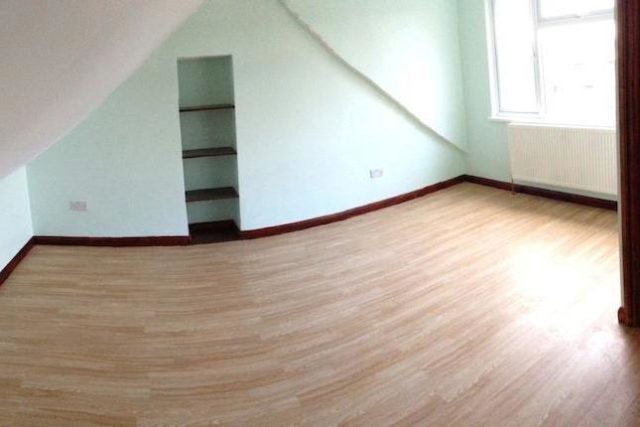  Image of 3 bedroom Flat to rent in High Road Chadwell Heath Romford RM6 at High Road, Chadwell Heath RM6