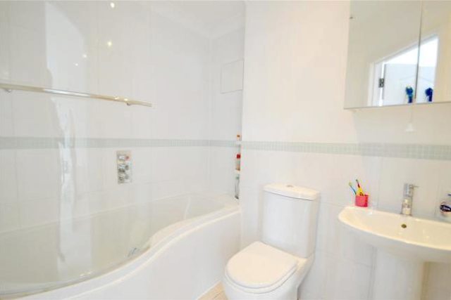  Image of 4 bedroom Semi-Detached house to rent in Orchard Avenue Croydon CR0 at Orchard Avenue, Croydon CR0