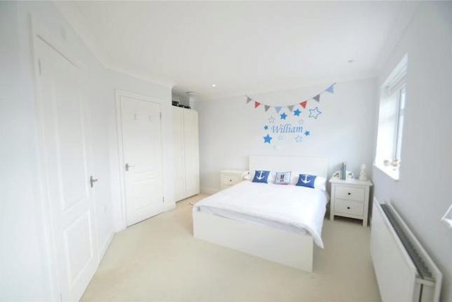  Image of 4 bedroom Semi-Detached house to rent in Orchard Avenue Croydon CR0 at Orchard Avenue, Croydon CR0