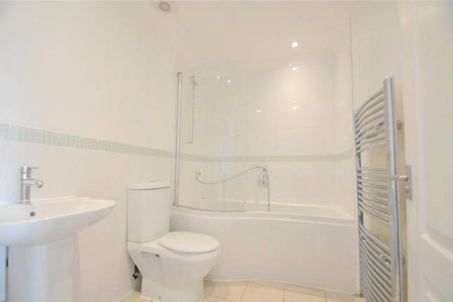  Image of 4 bedroom Semi-Detached house to rent in Orchard Avenue Croydon CR0 at Orchard Avenue, Croydon CR0