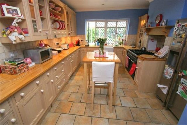  Image of 6 bedroom Detached house to rent in Windsor Road Datchet Slough SL3 at Windsor Road, Datchet, Berkshire SL3