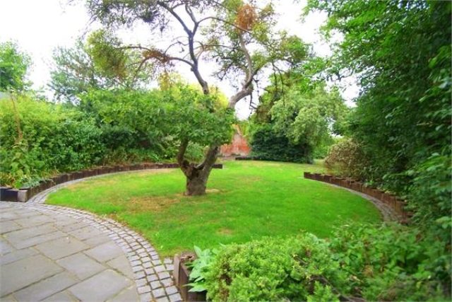  Image of 6 bedroom Detached house to rent in Windsor Road Datchet Slough SL3 at Windsor Road, Datchet, Berkshire SL3
